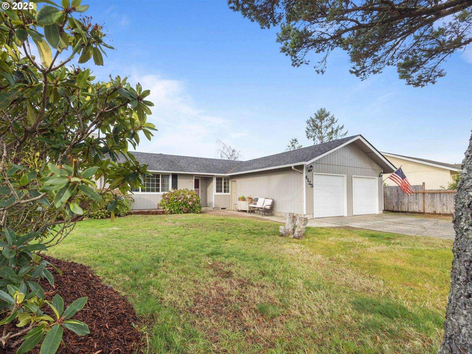 4125 Spruce St, Florence, OR 97439