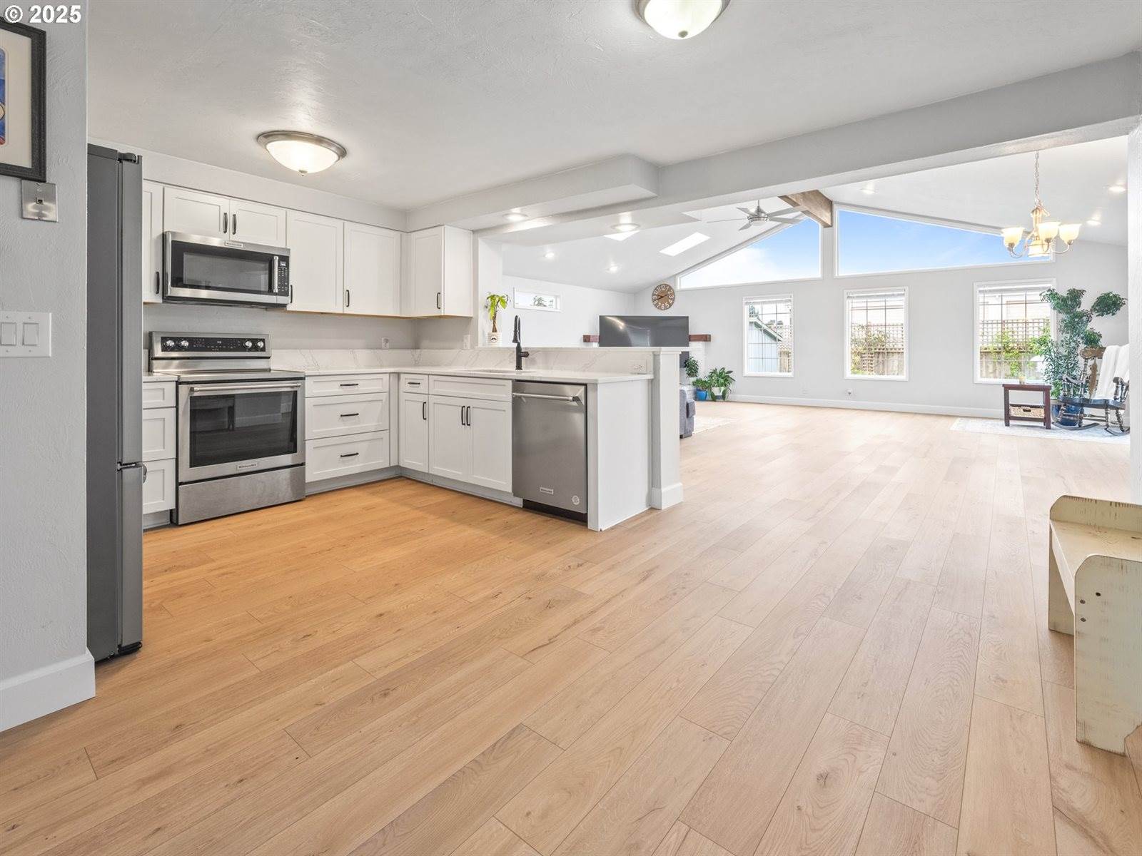 4125 Spruce St, Florence, OR 97439