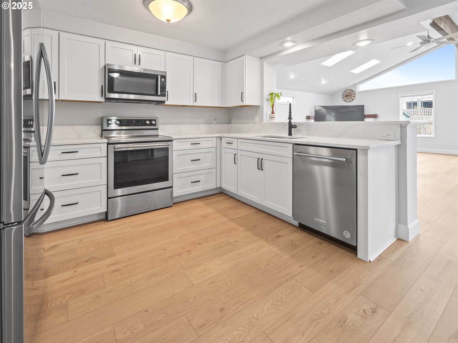 4125 Spruce St, Florence, OR 97439