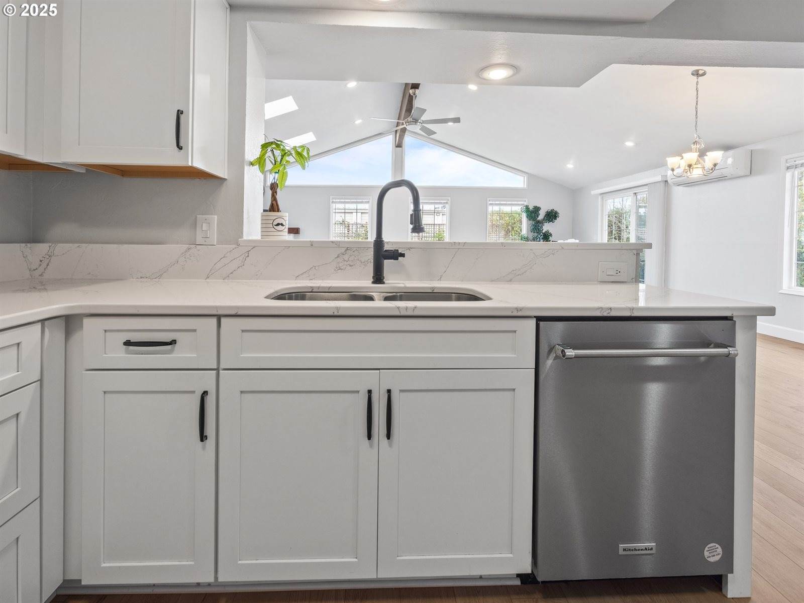 4125 Spruce St, Florence, OR 97439