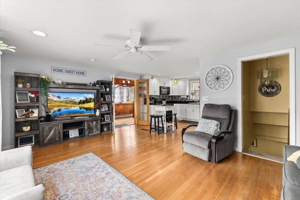 196 Donald Tennant Cir, North Attleboro, MA 02760
