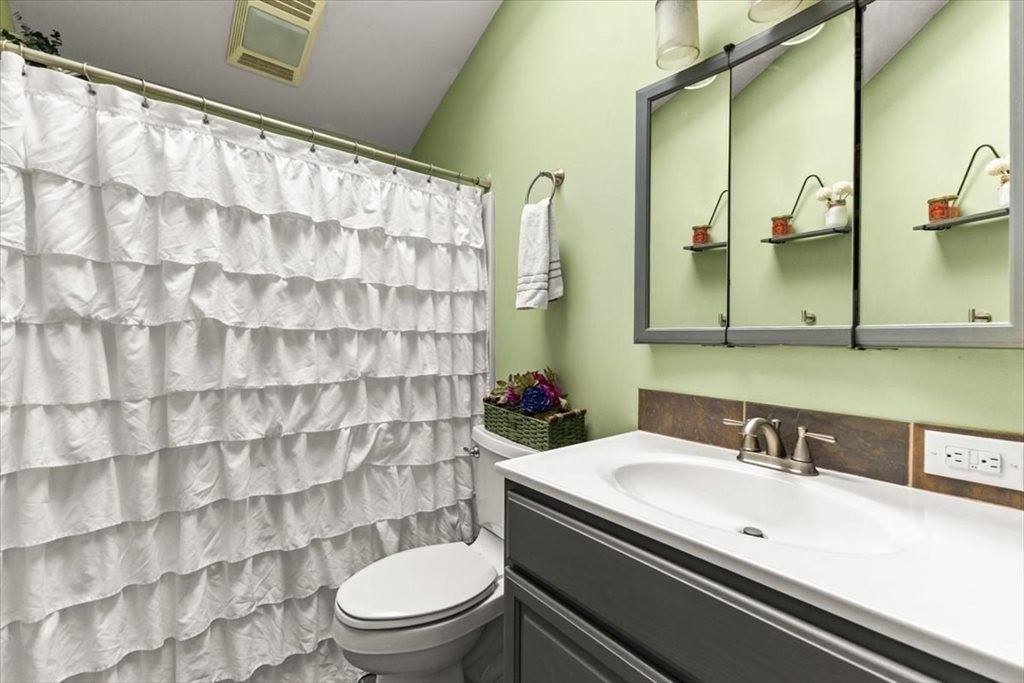 196 Donald Tennant Cir, North Attleboro, MA 02760