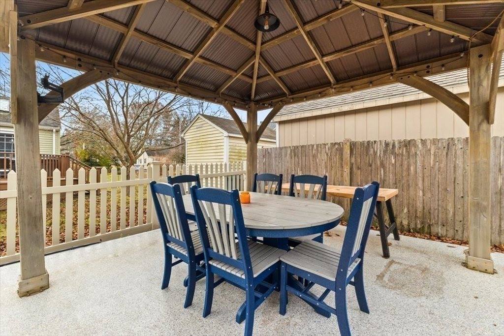 196 Donald Tennant Cir, North Attleboro, MA 02760