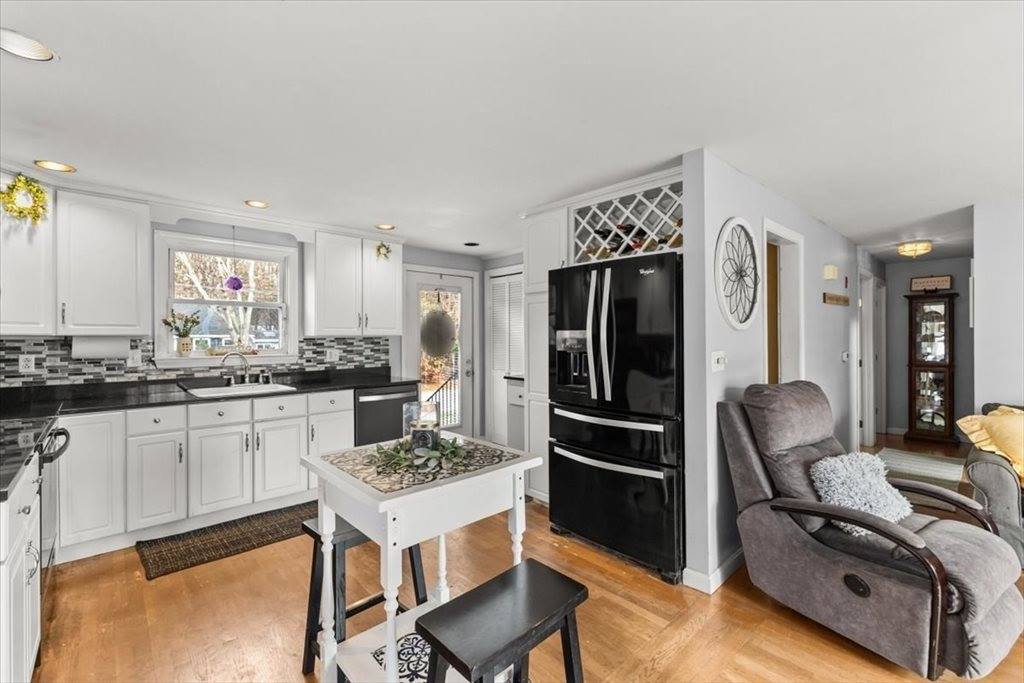196 Donald Tennant Cir, North Attleboro, MA 02760