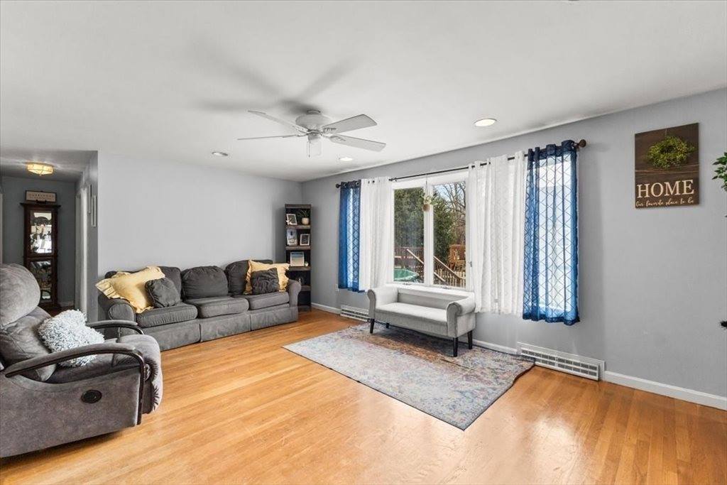 196 Donald Tennant Cir, North Attleboro, MA 02760