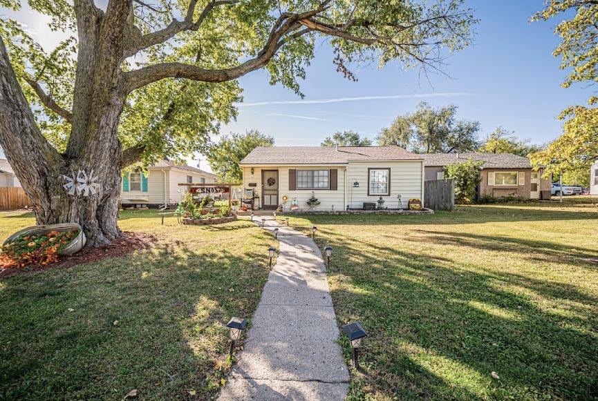 607 W Spruce St, Junction City, KS 66441