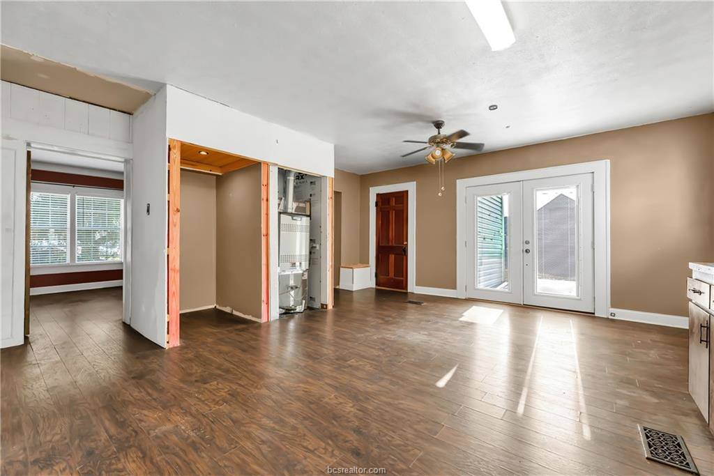 800 South Ennis Street, Bryan, TX 77803