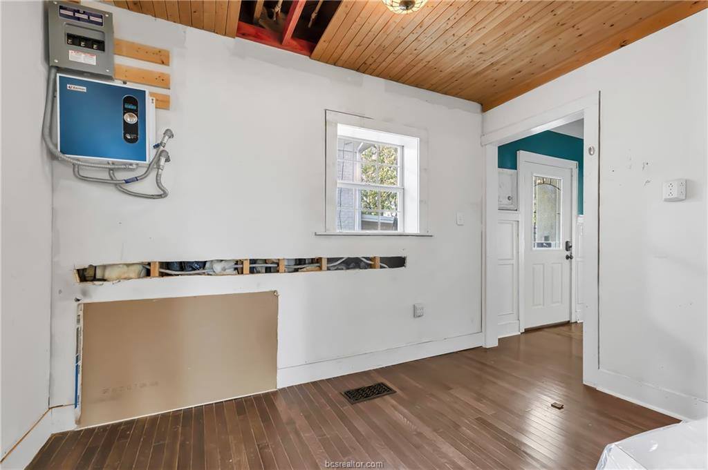 800 South Ennis Street, Bryan, TX 77803