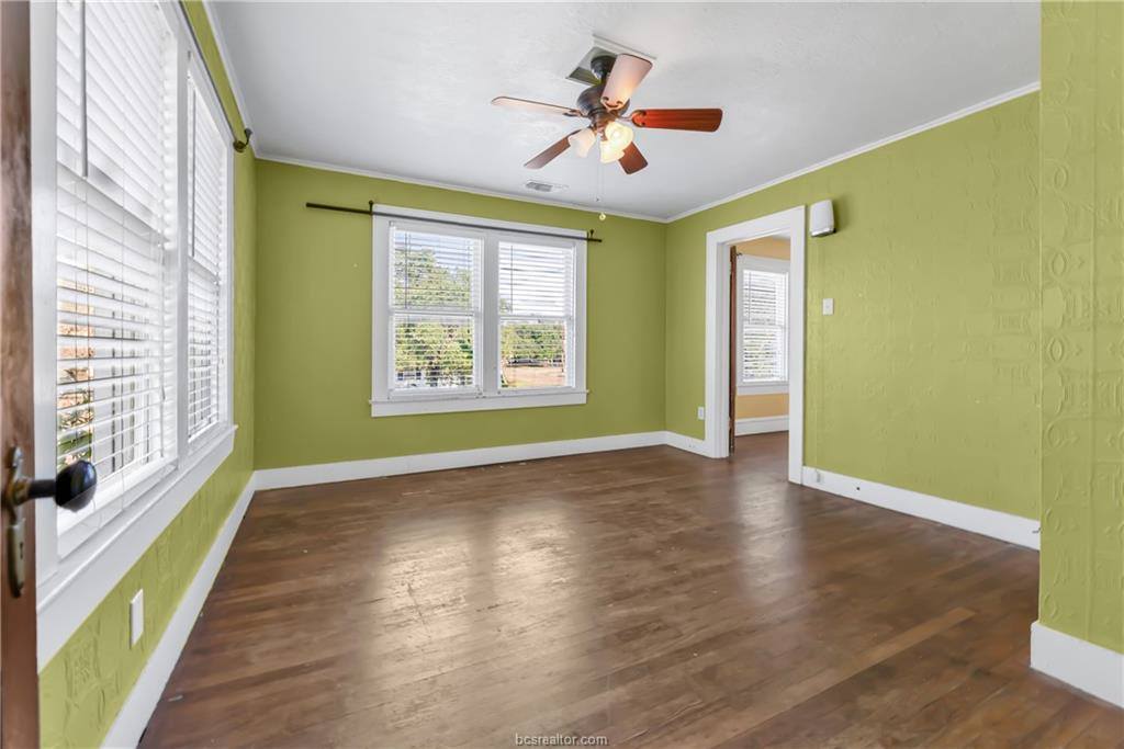 800 South Ennis Street, Bryan, TX 77803