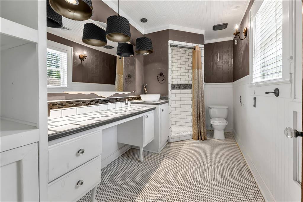 800 South Ennis Street, Bryan, TX 77803