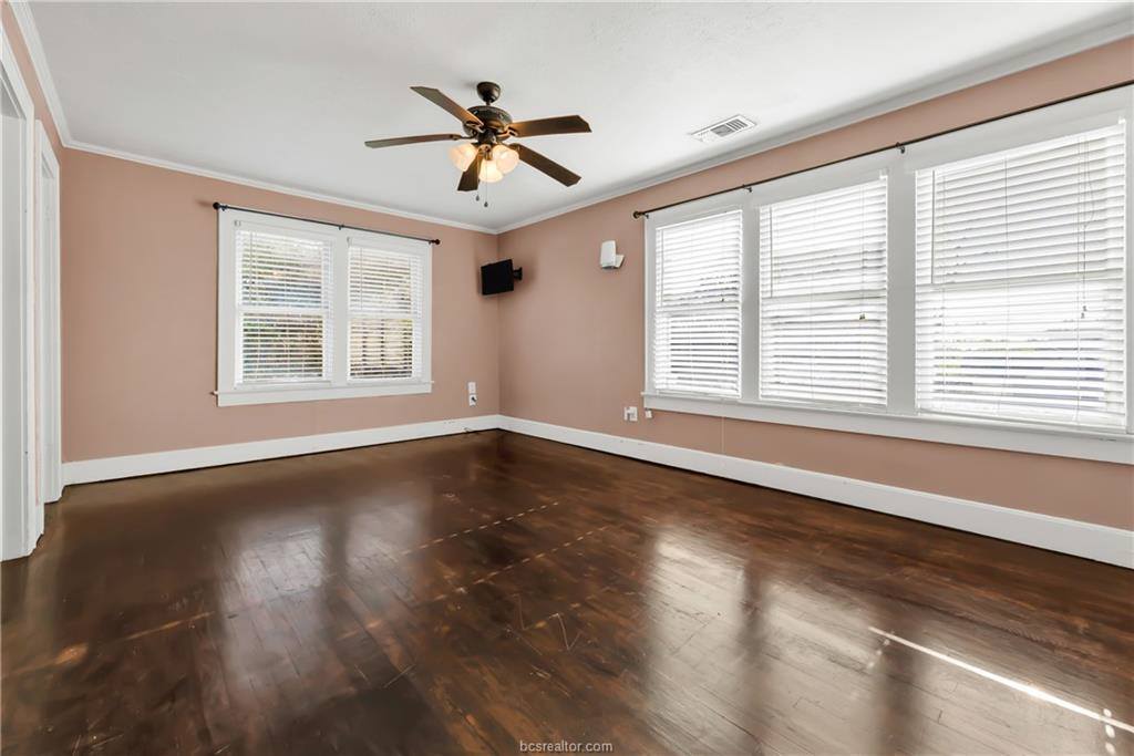 800 South Ennis Street, Bryan, TX 77803