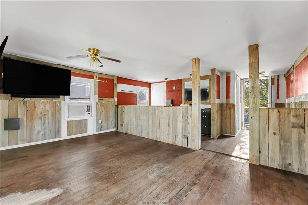 800 South Ennis Street, Bryan, TX 77803