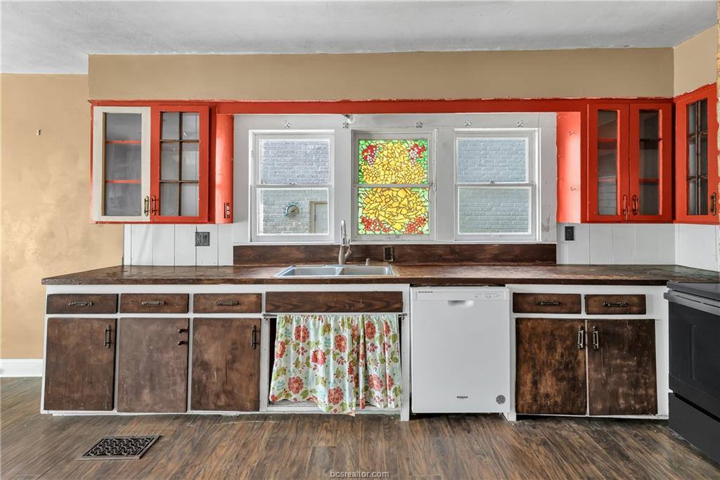 800 South Ennis Street, Bryan, TX 77803