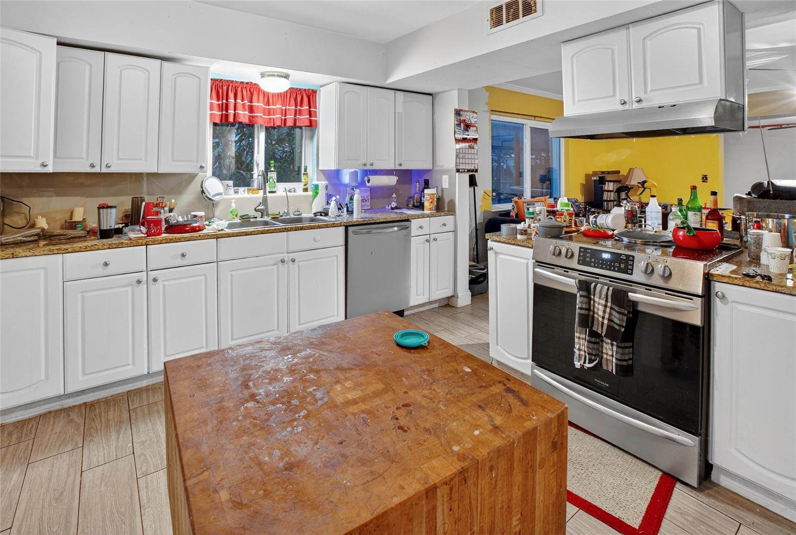 7800 11TH Street North, Saint Petersburg, FL 33702