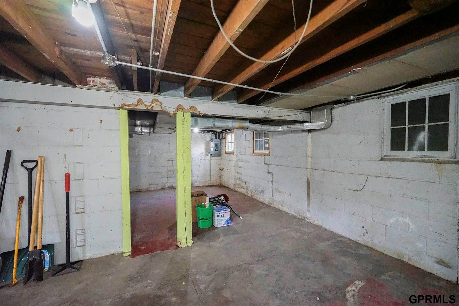 7717 North 39th Street, Omaha, NE 68112