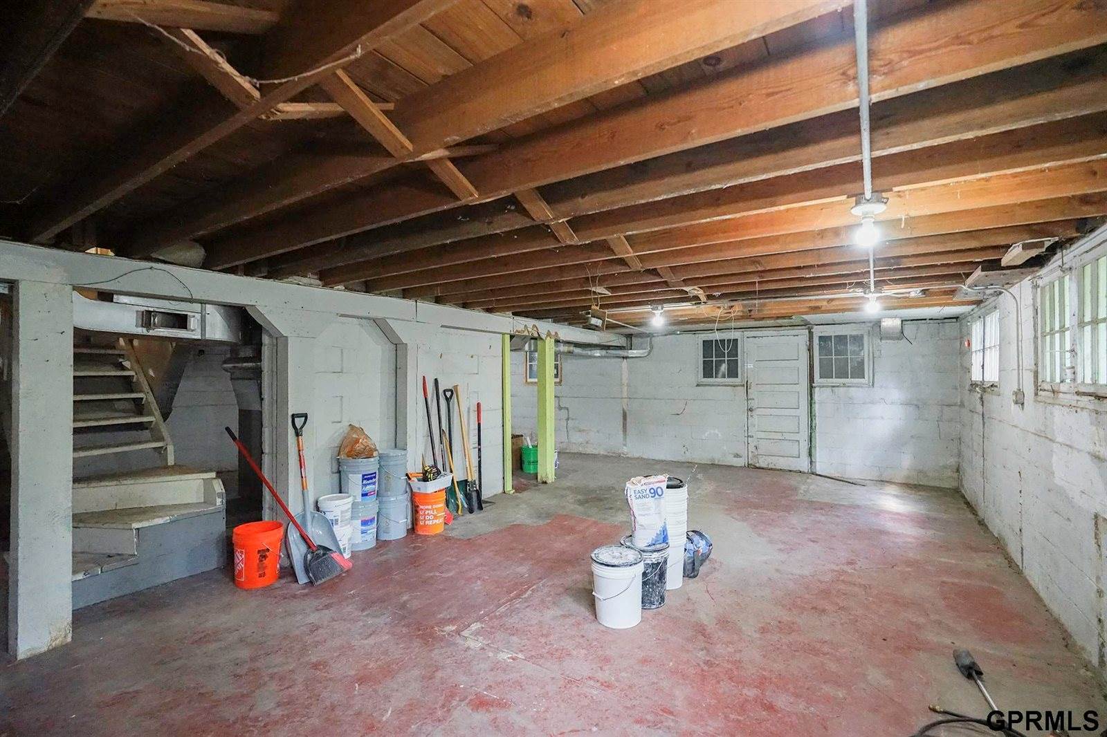 7717 North 39th Street, Omaha, NE 68112