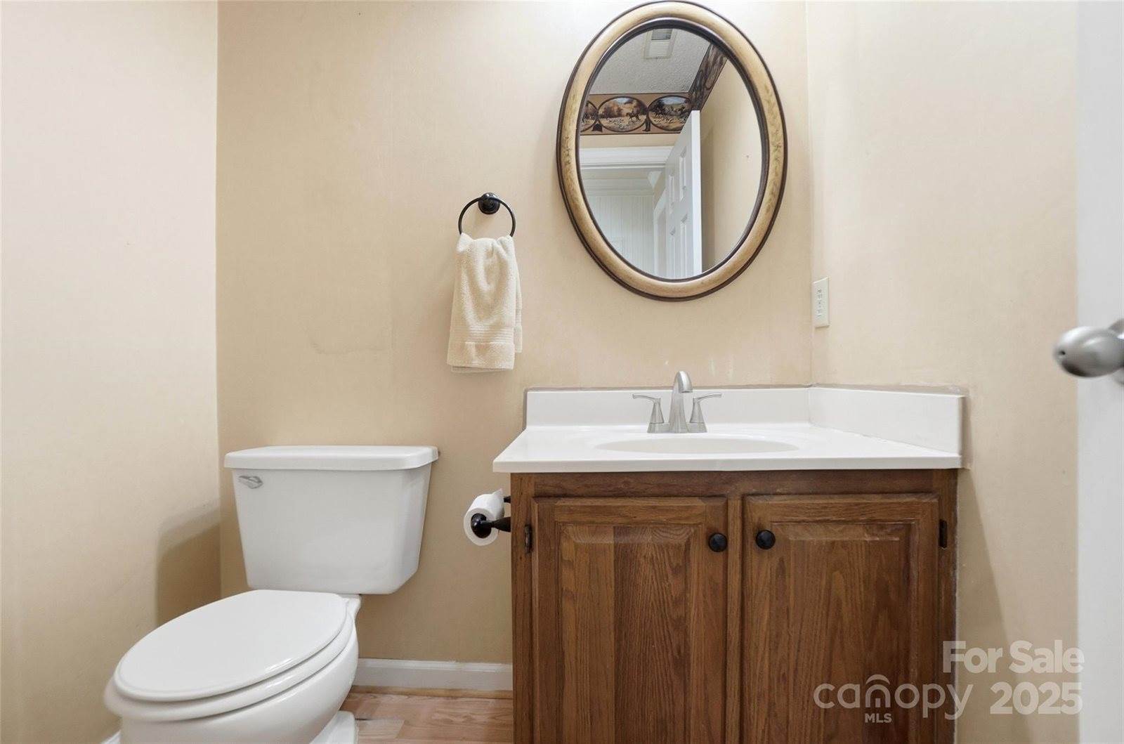 2621 Heathershire Lane, Matthews, NC 28105