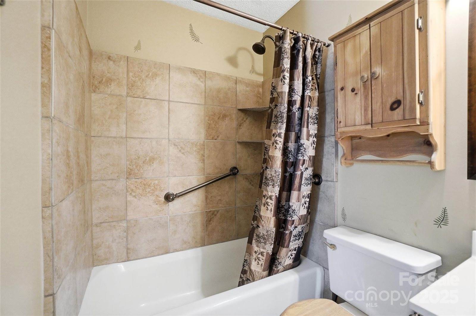 2621 Heathershire Lane, Matthews, NC 28105