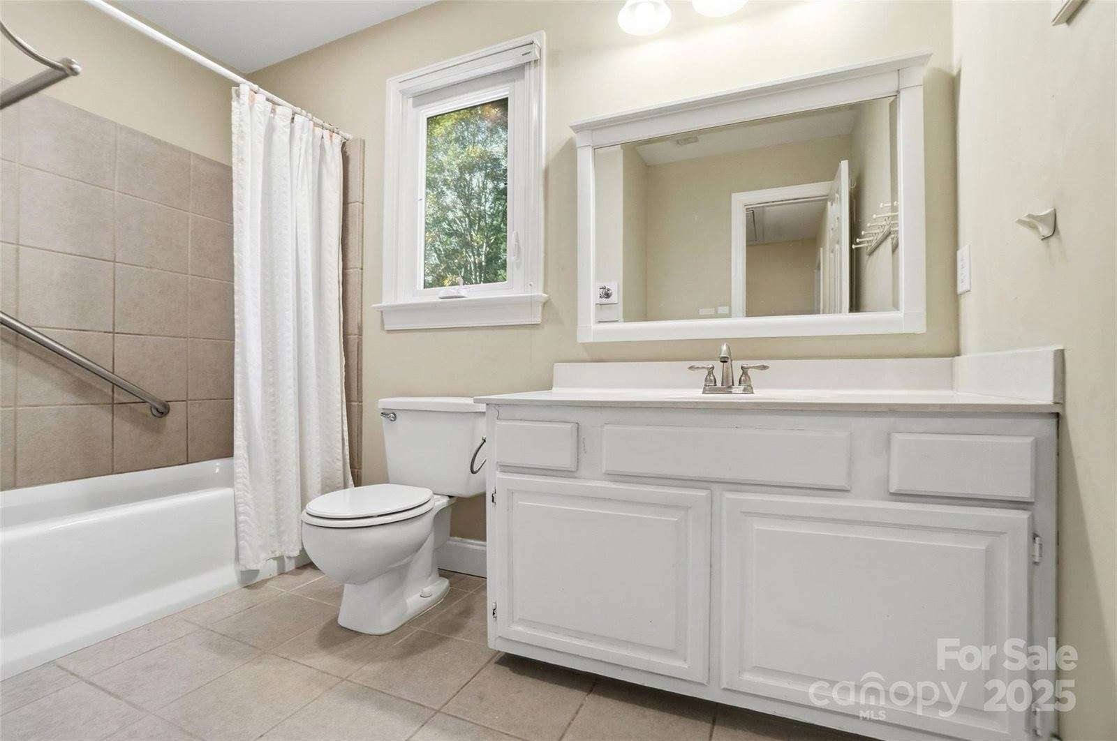 2621 Heathershire Lane, Matthews, NC 28105