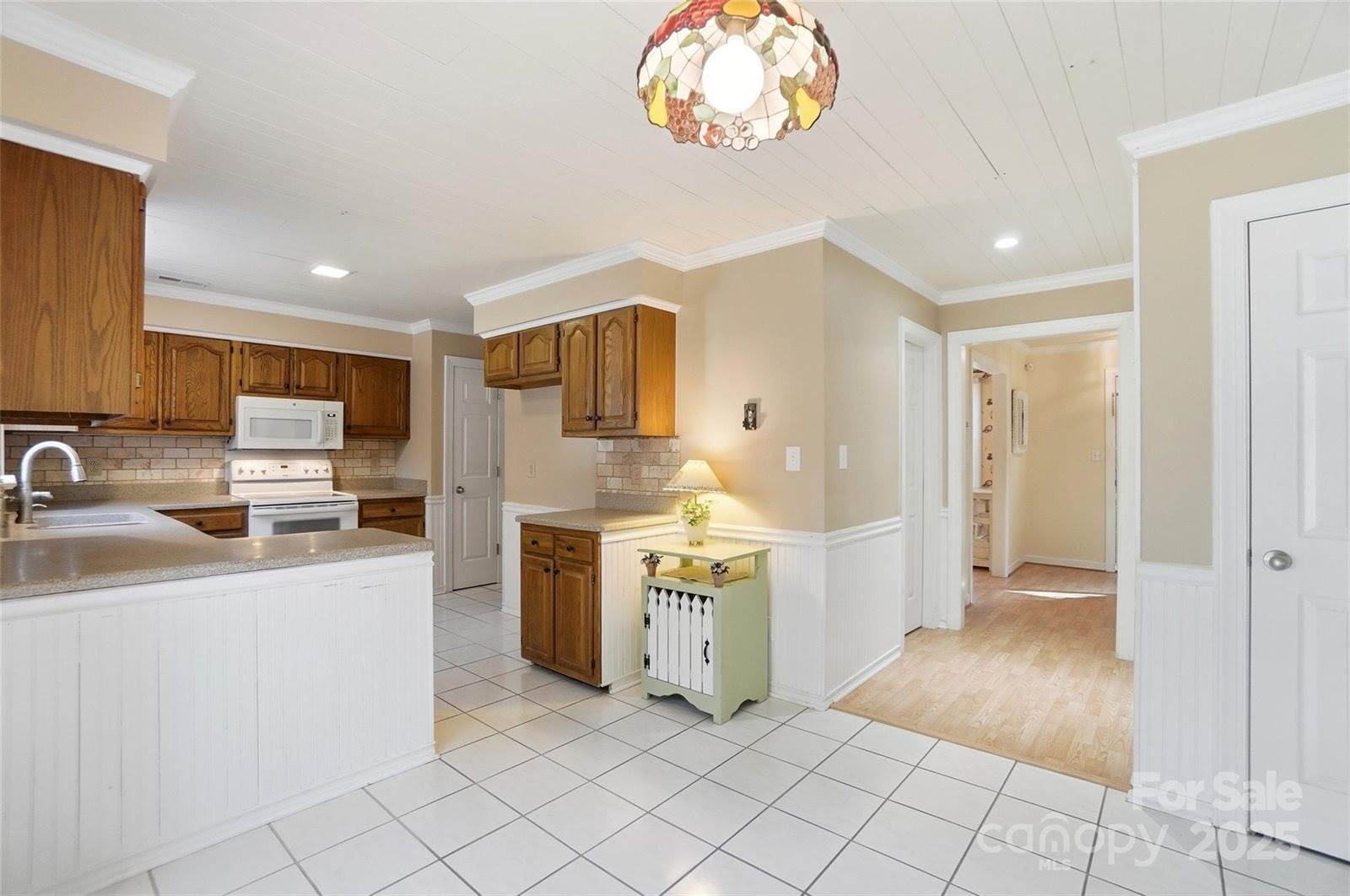 2621 Heathershire Lane, Matthews, NC 28105