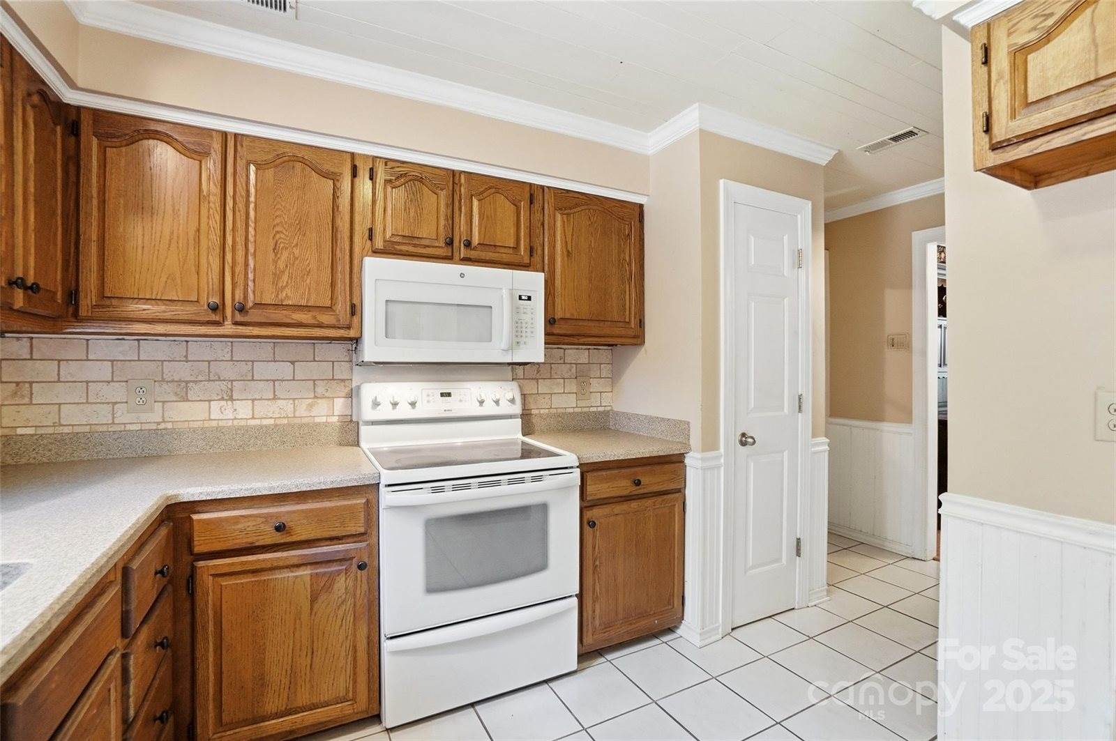 2621 Heathershire Lane, Matthews, NC 28105