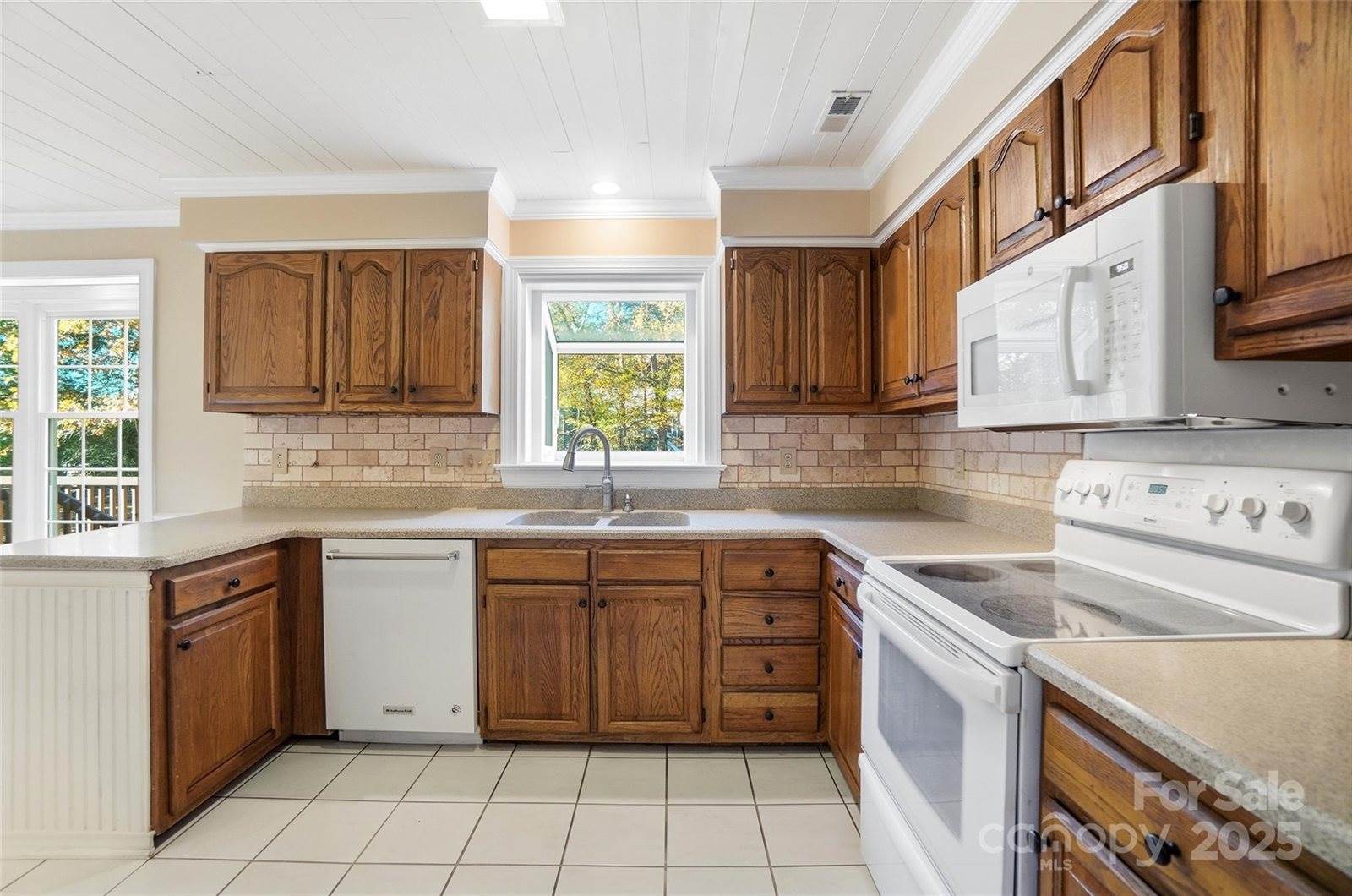 2621 Heathershire Lane, Matthews, NC 28105