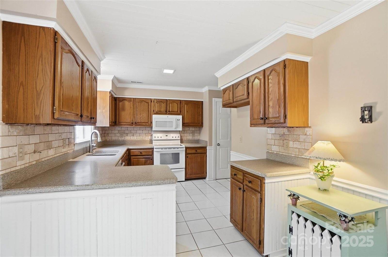 2621 Heathershire Lane, Matthews, NC 28105