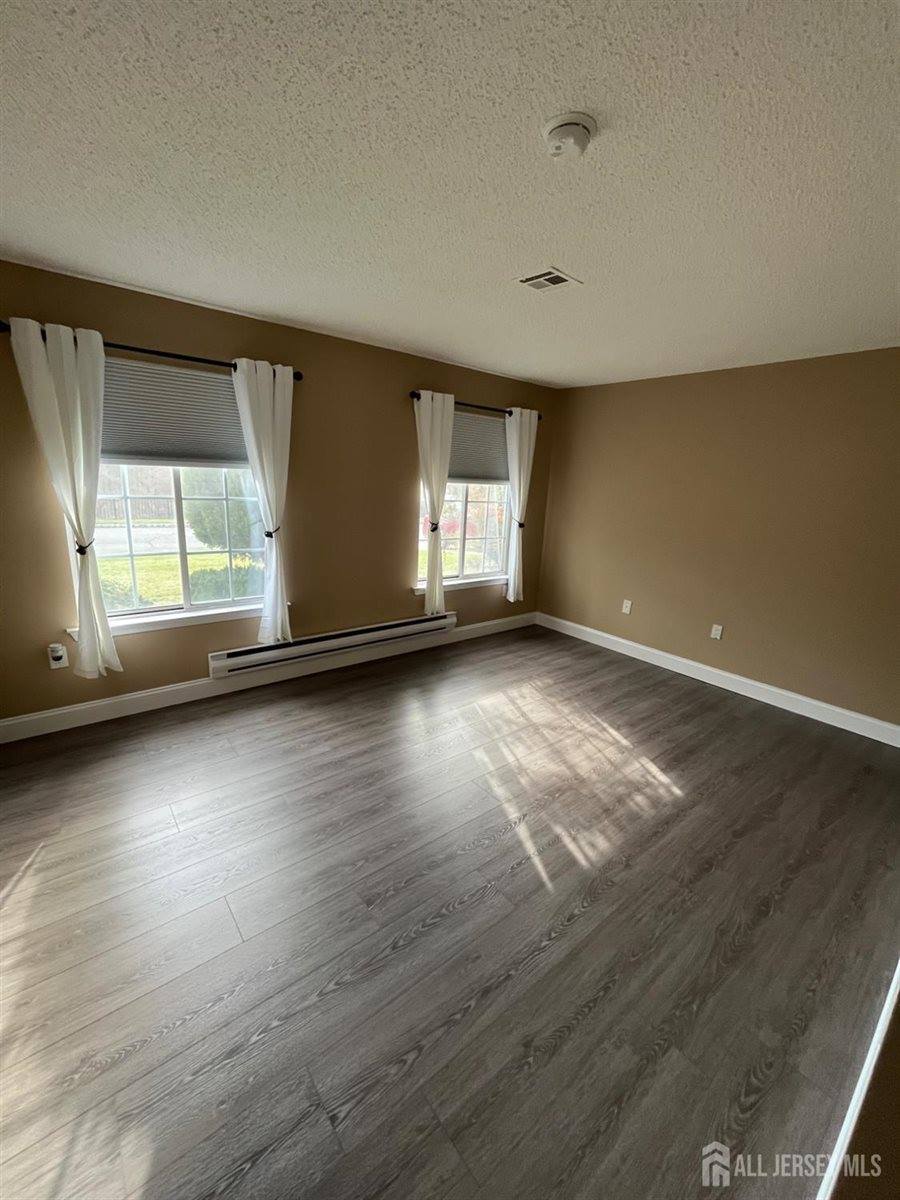 572 Nutley Drive, Monroe, NJ 08831