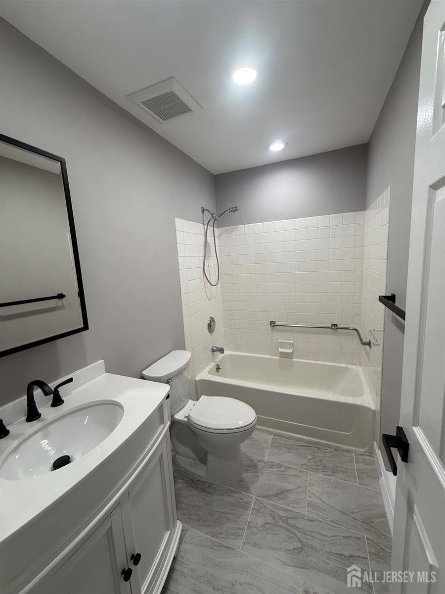 572 Nutley Drive, Monroe, NJ 08831