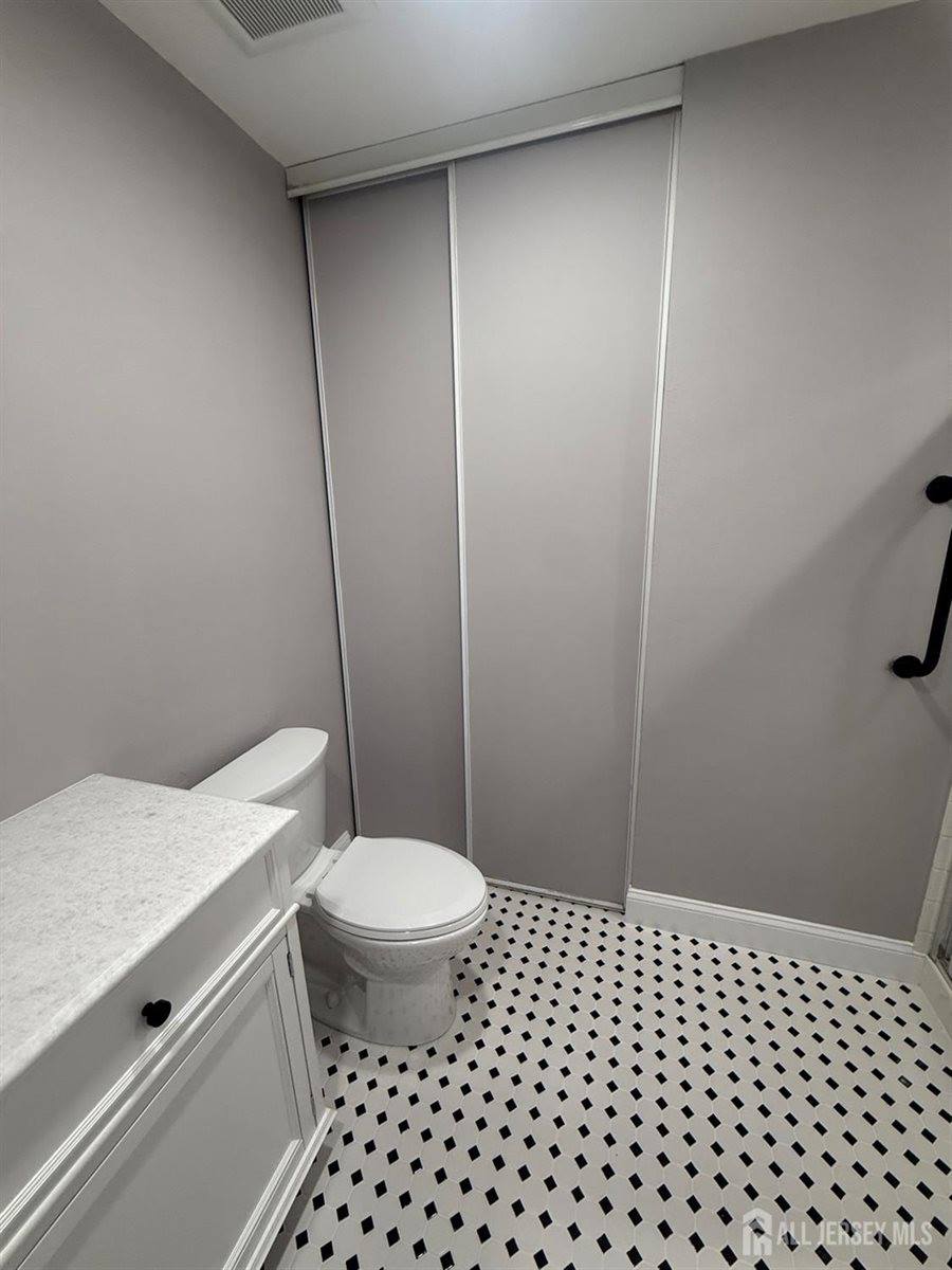 572 Nutley Drive, Monroe, NJ 08831