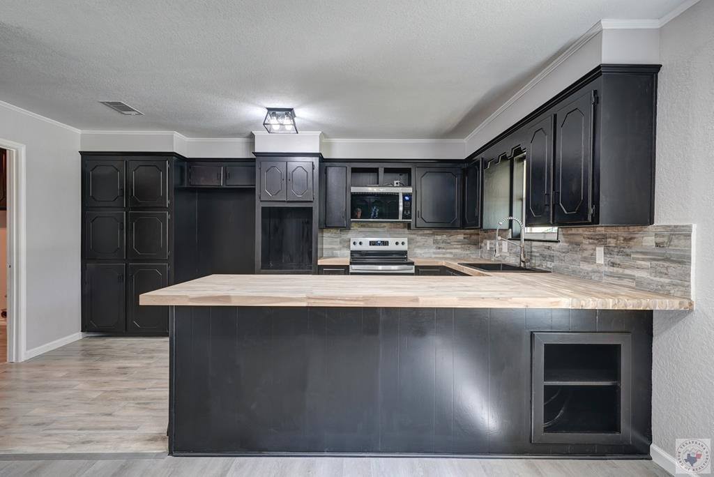 813 Elaine, Wake Village, TX 75501