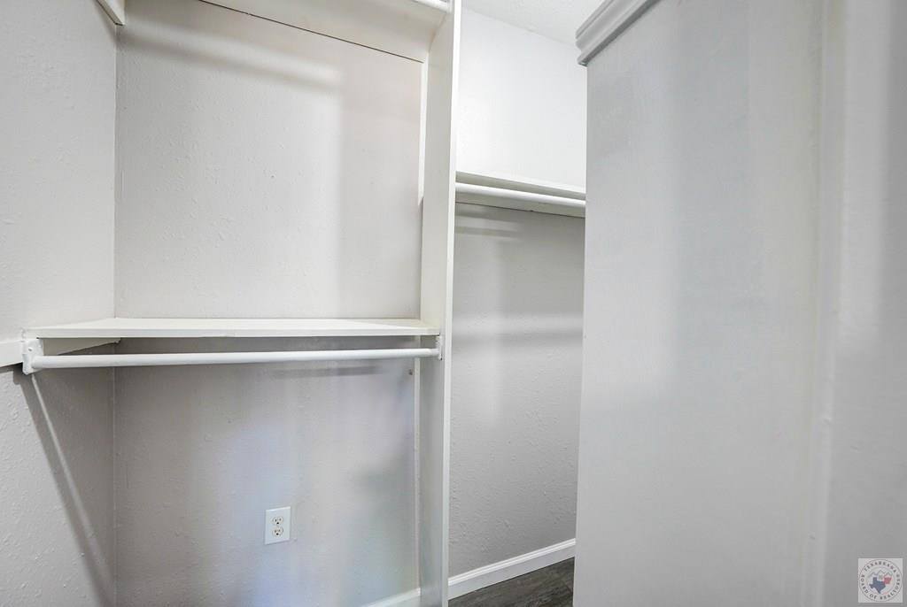 813 Elaine, Wake Village, TX 75501