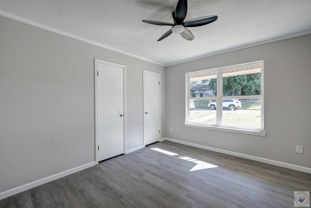 813 Elaine, Wake Village, TX 75501