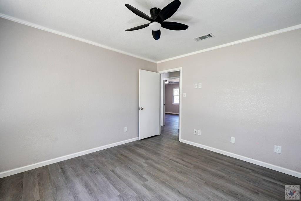 813 Elaine, Wake Village, TX 75501