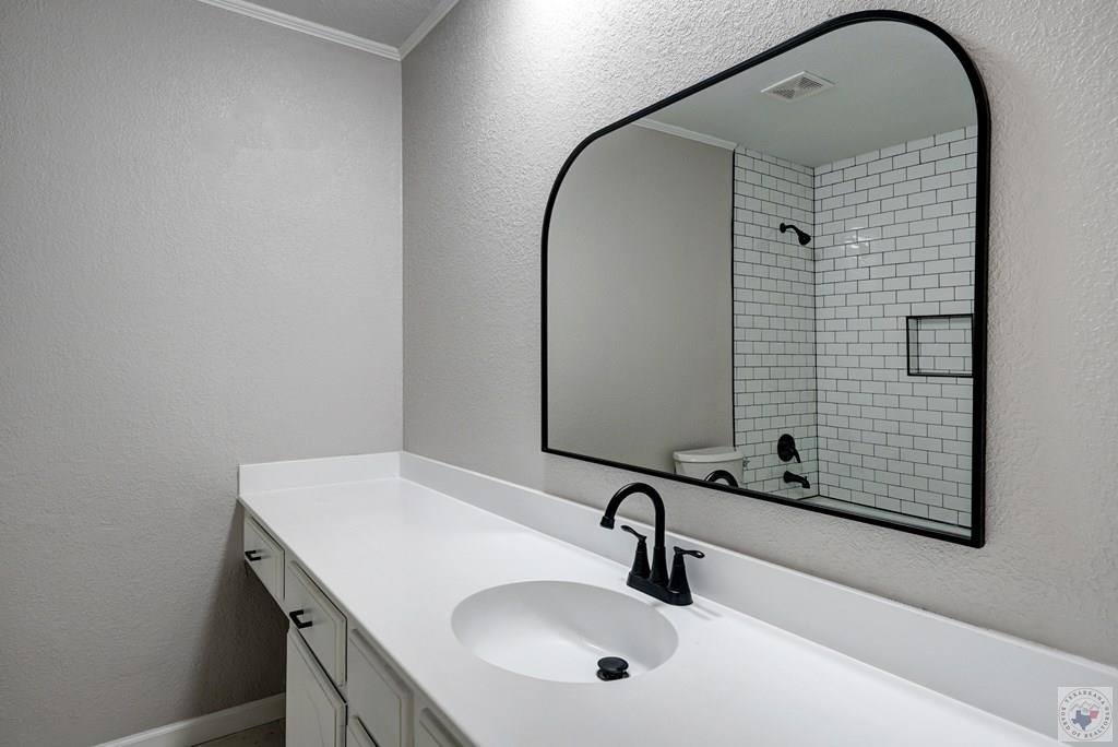 813 Elaine, Wake Village, TX 75501