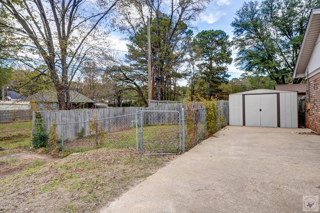 813 Elaine, Wake Village, TX 75501