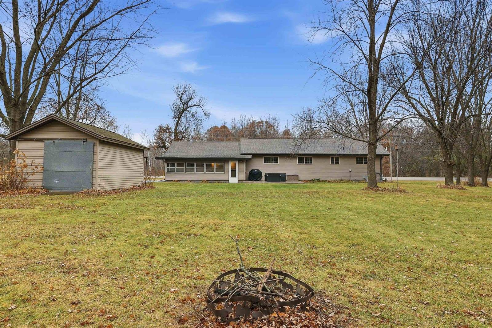 3831 County Road Q, Amherst Junction, WI 54407