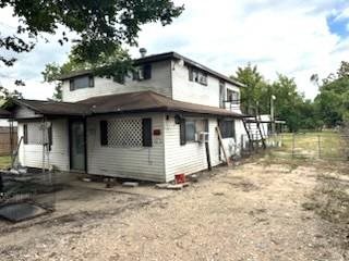207 South 5th Street, Highlands, TX 77562