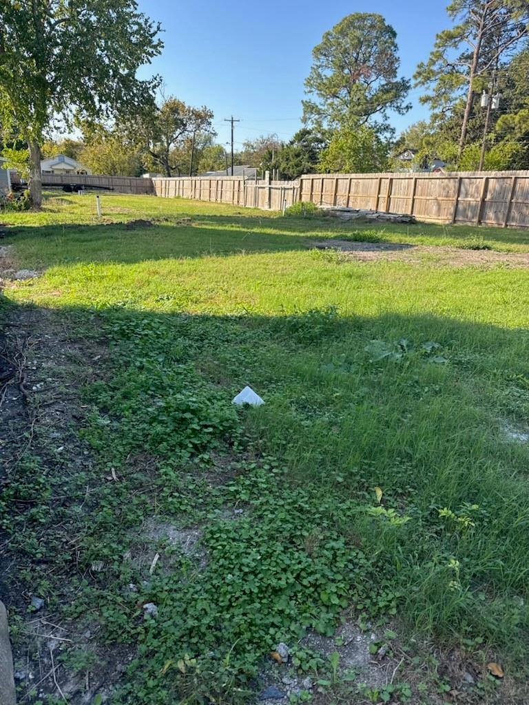 201 South 5th Street, Highlands, TX 77562