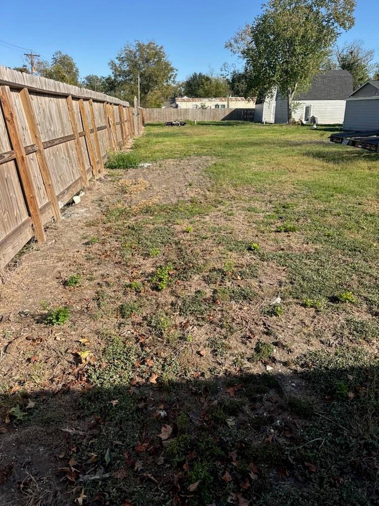 201 South 5th Street, Highlands, TX 77562