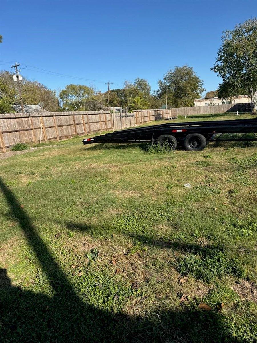 201 South 5th Street, Highlands, TX 77562