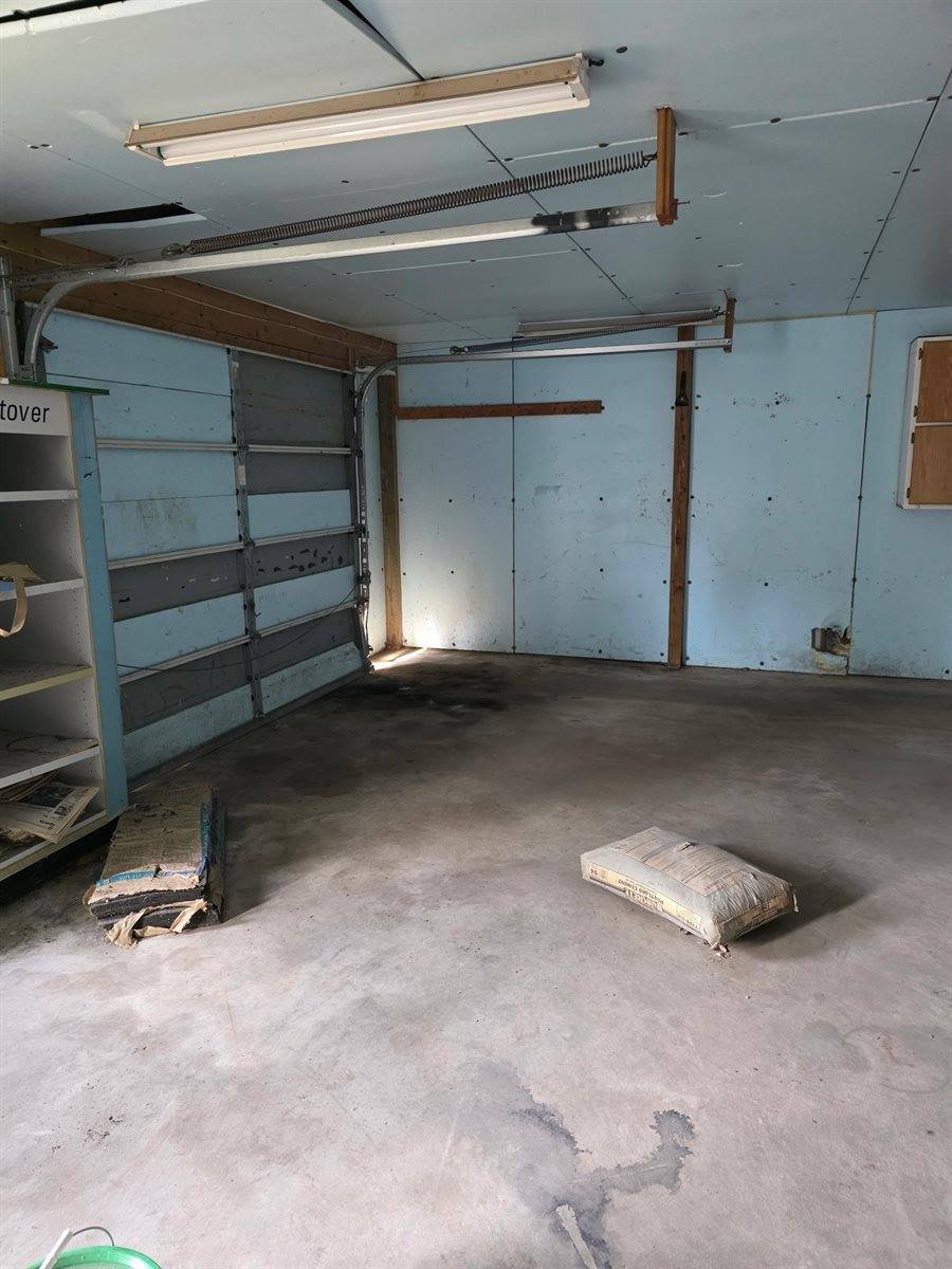 6528 N Towerline Road, Hope, MI 48628