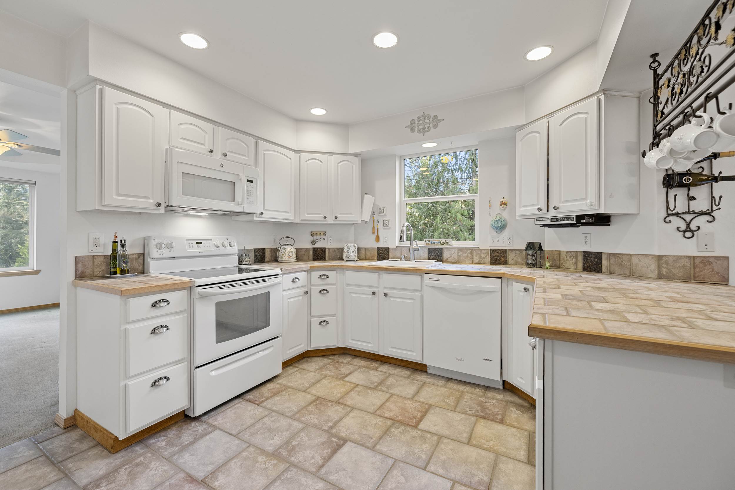 22068 McMurray Shore Drive, Mount Vernon, WA 98274