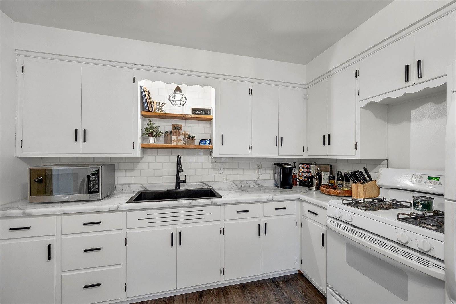 915 Colonial Avenue, Green Bay, WI 54304