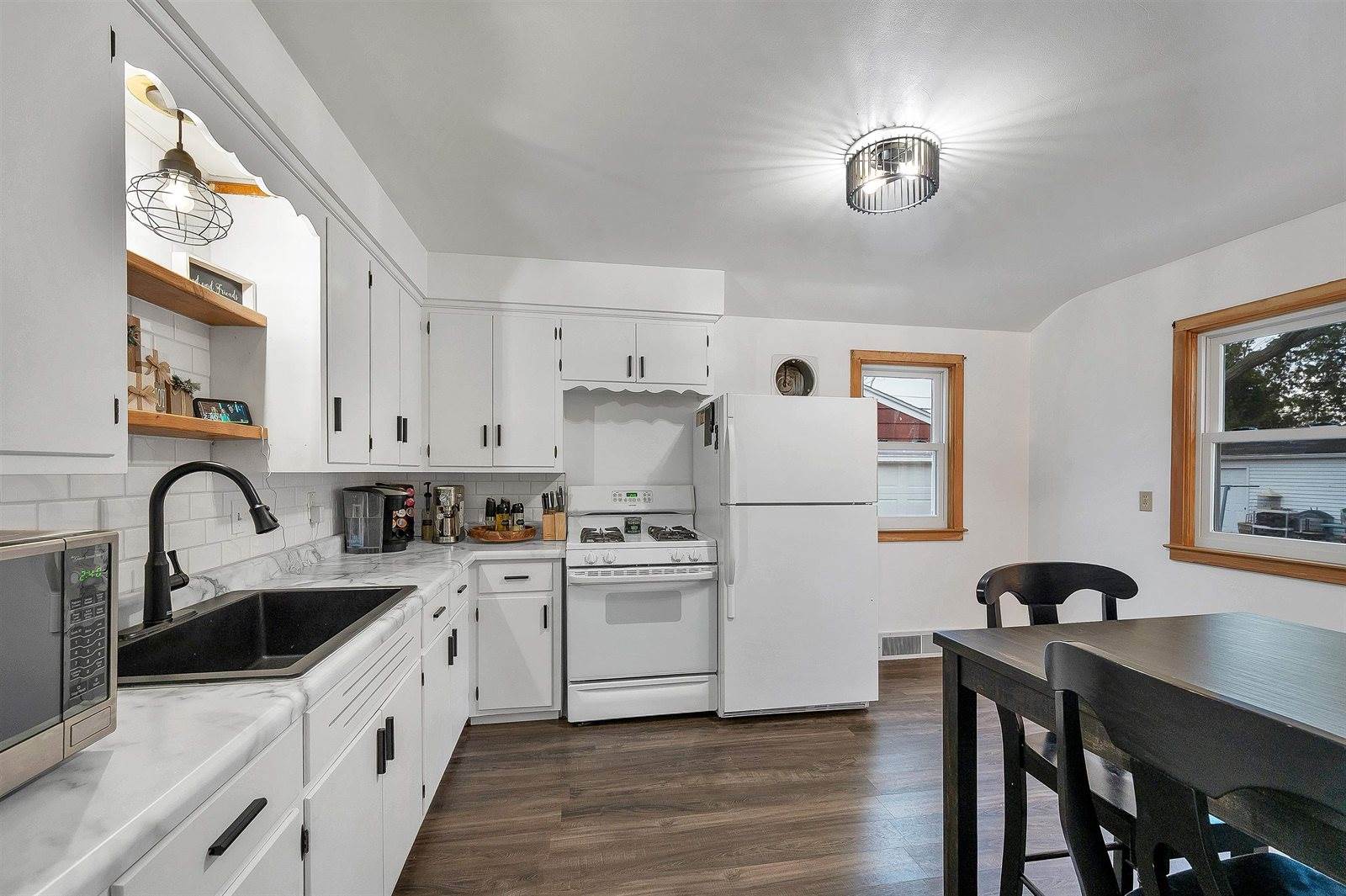 915 Colonial Avenue, Green Bay, WI 54304