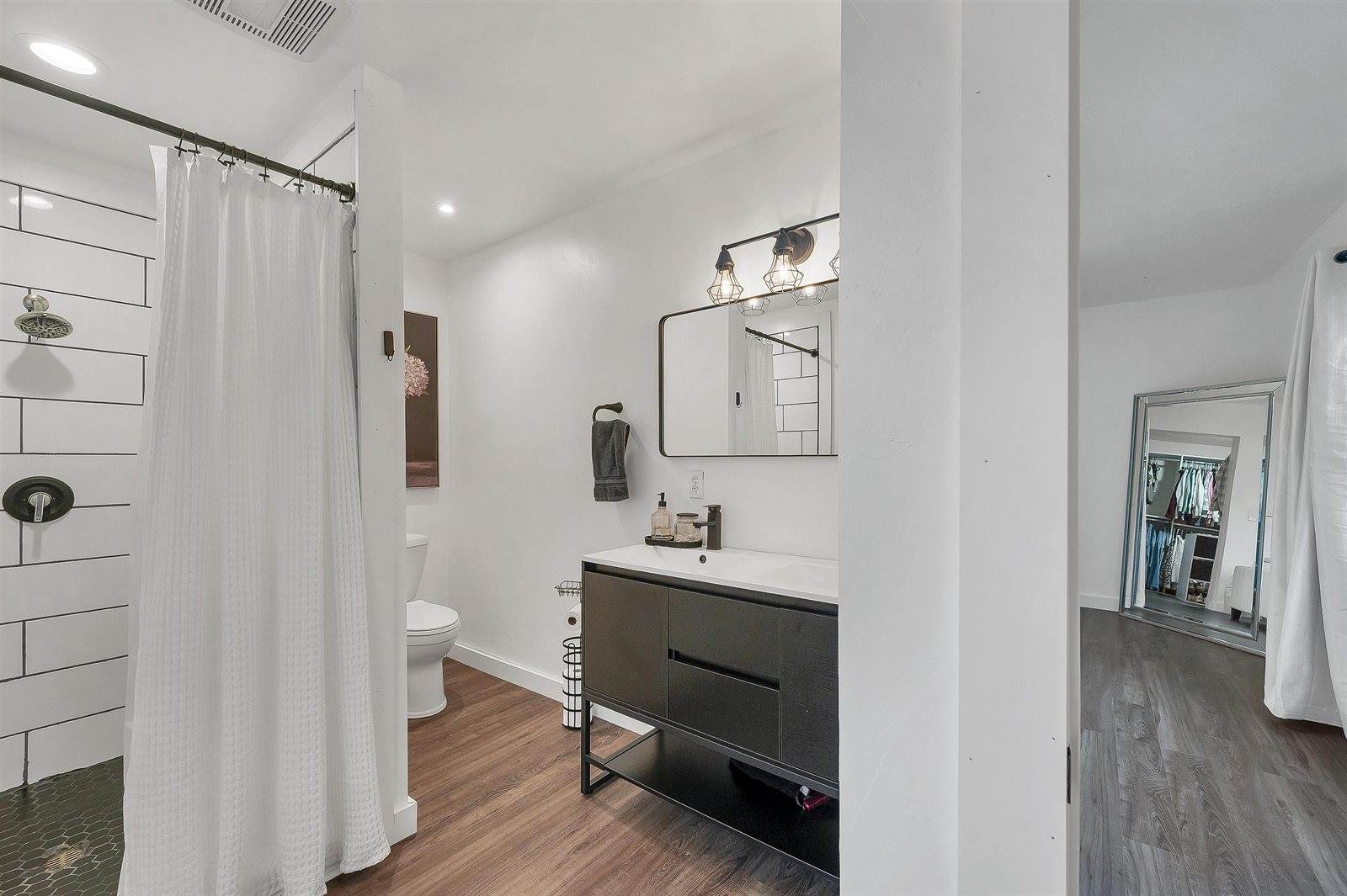 915 Colonial Avenue, Green Bay, WI 54304