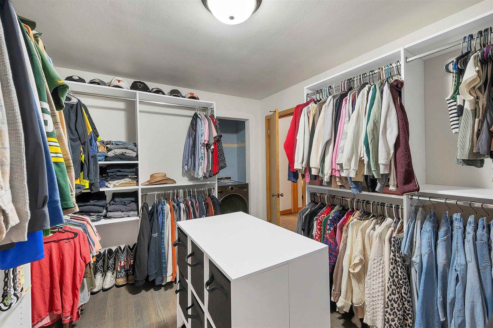 915 Colonial Avenue, Green Bay, WI 54304