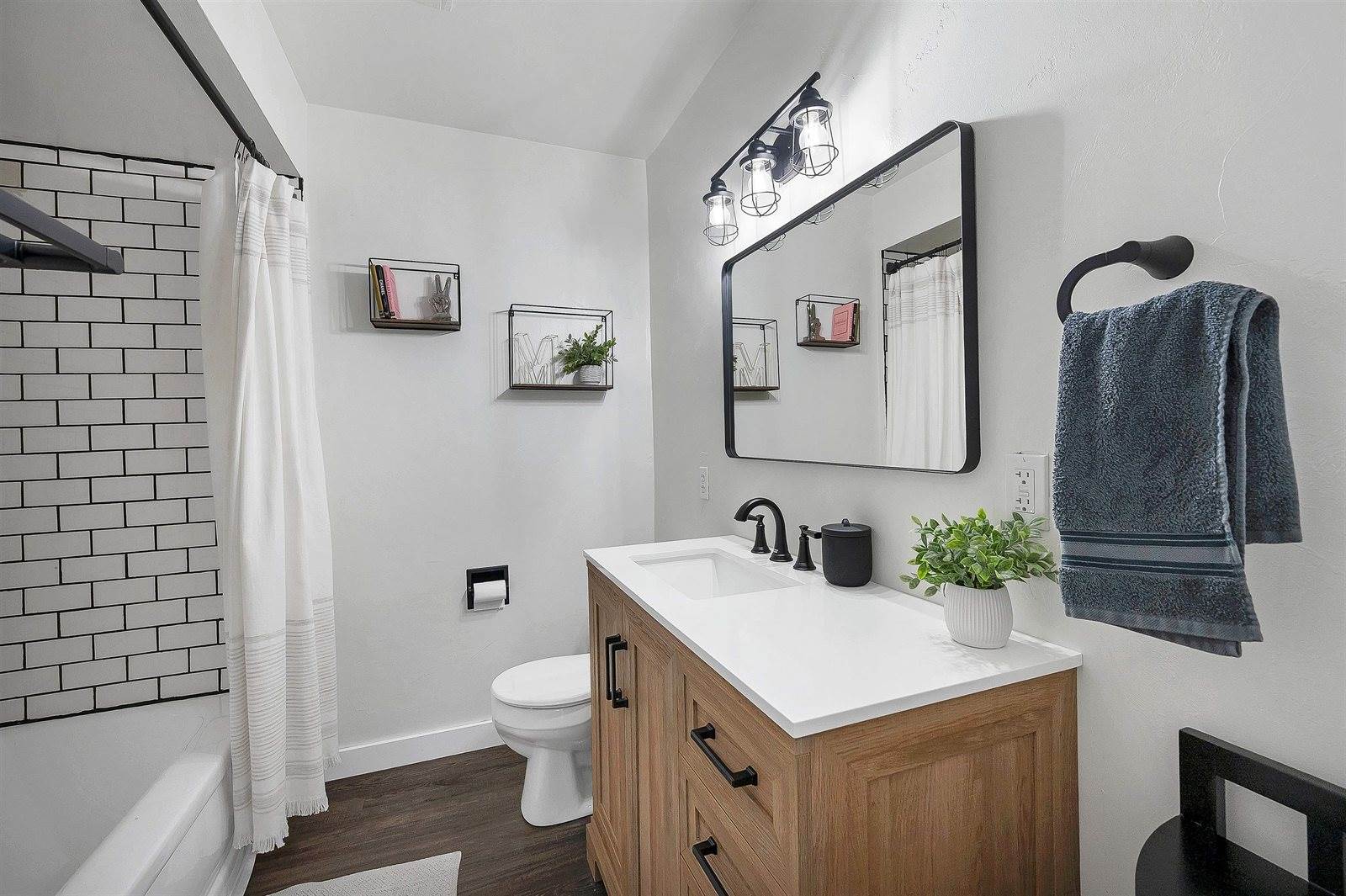 915 Colonial Avenue, Green Bay, WI 54304