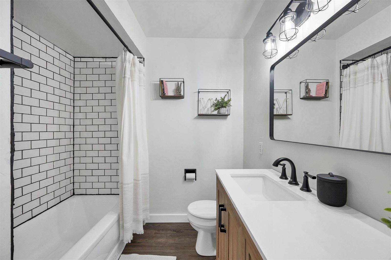 915 Colonial Avenue, Green Bay, WI 54304