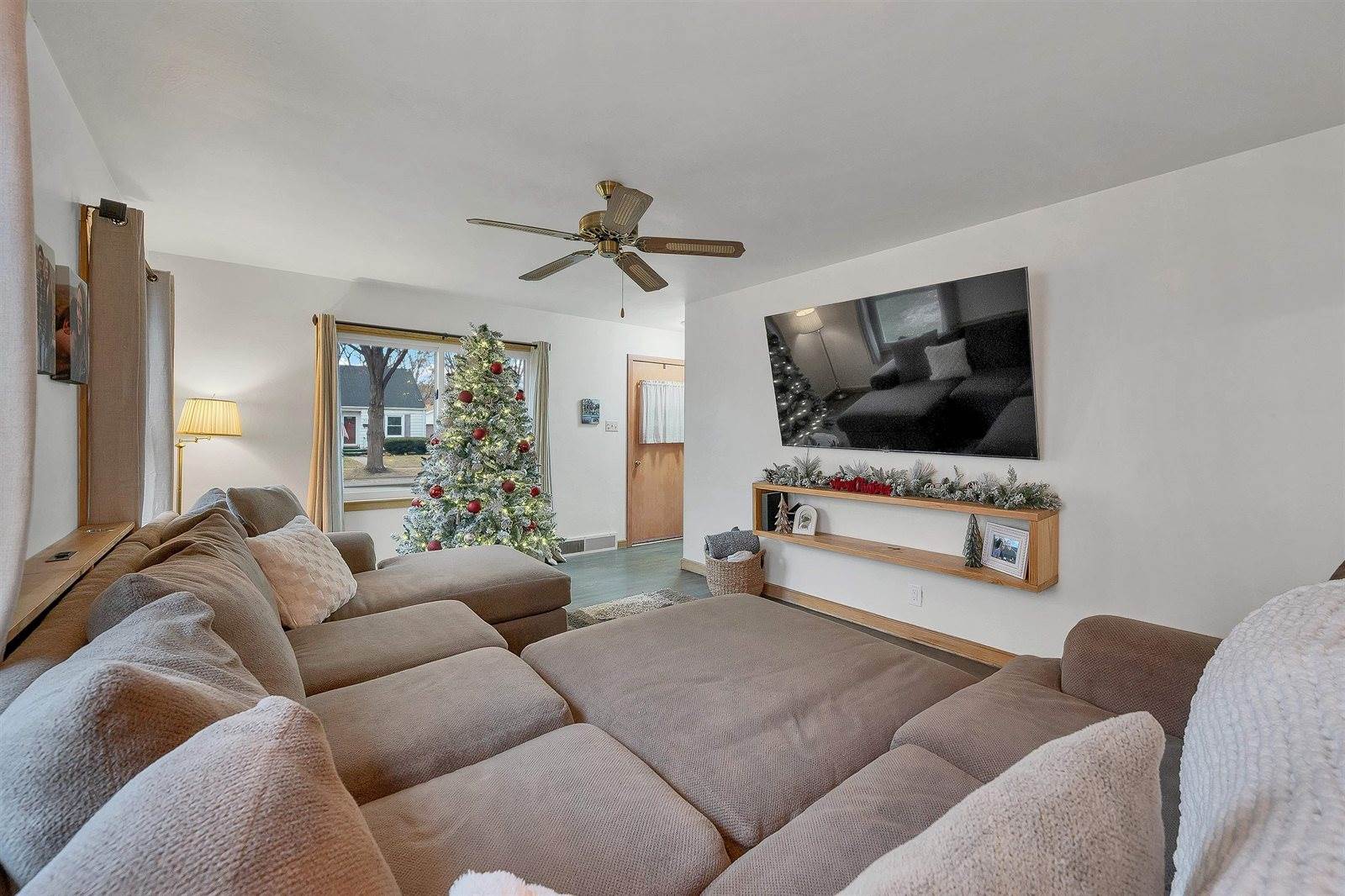 915 Colonial Avenue, Green Bay, WI 54304